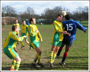 Hatton Minor demonstrates Logica's aerial dominance, with Hatton Major and Abbott on hand if required to help out with defensive duties. [NoobiePix]