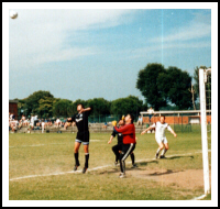 Italy apply the pressure in the 1999 World Cup Final, a match in which they beat Manchester 1-0.